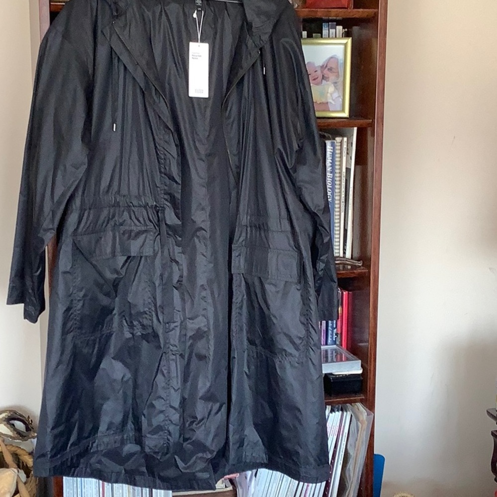 Eileen Fisher Black Lightweight Coat Size L
New with tags